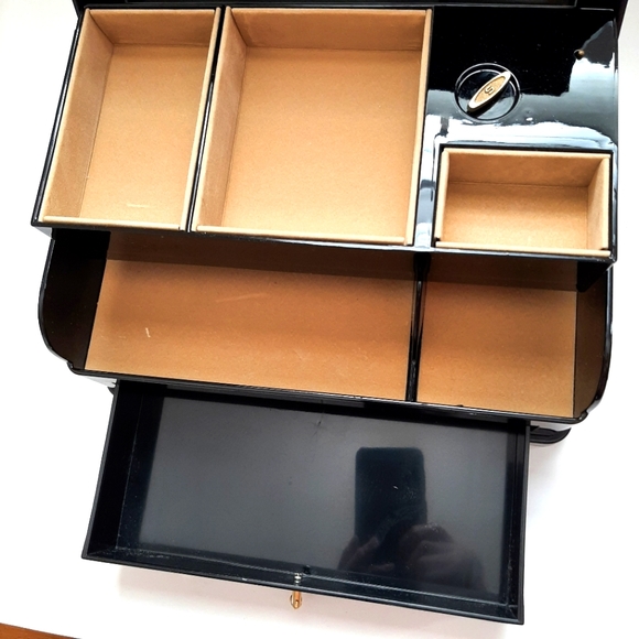 Musical Cosmetic/Jewelry Box - Picture 6 of 8